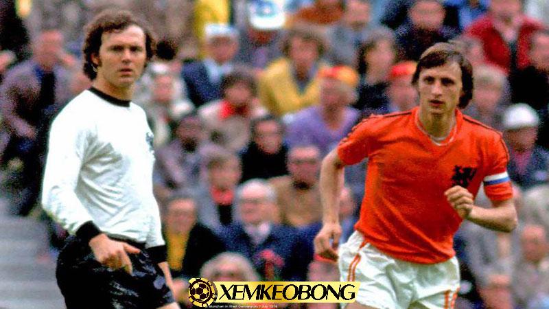 Tầm ảnh hưởng của Beckenbauer và Johan Cruyff đến bóng đá hiện đại